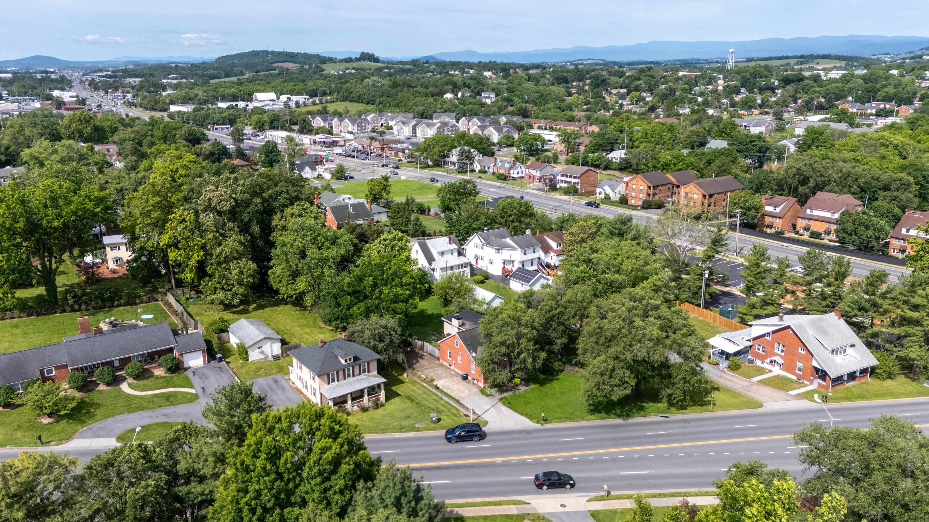 29 PORT REPUBLIC RD, HARRISONBURG, Virginia 22801, 3 Bedrooms Bedrooms, ,2 BathroomsBathrooms,Residential,29 PORT REPUBLIC RD,677903 MLS # 677903