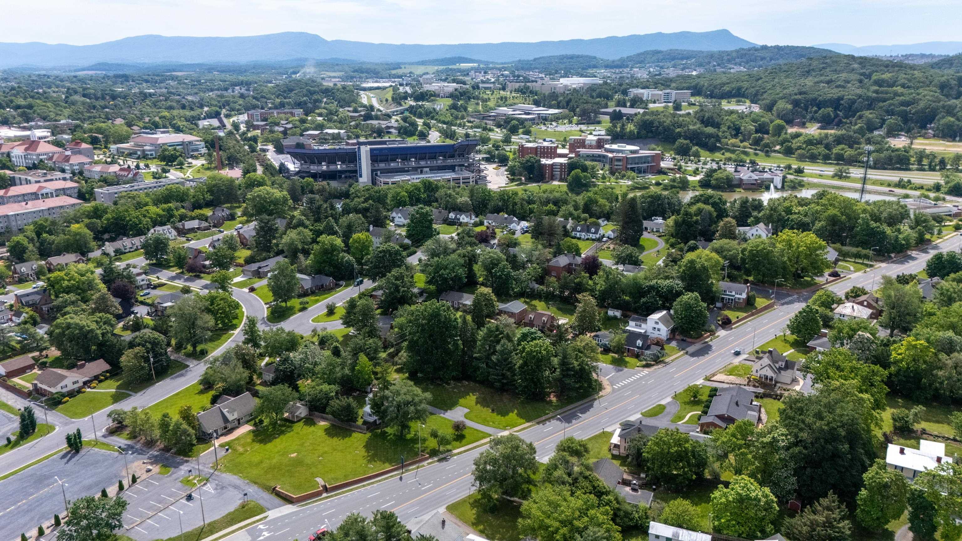 29 PORT REPUBLIC RD, HARRISONBURG, Virginia 22801, 3 Bedrooms Bedrooms, ,2 BathroomsBathrooms,Residential,29 PORT REPUBLIC RD,677903 MLS # 677903