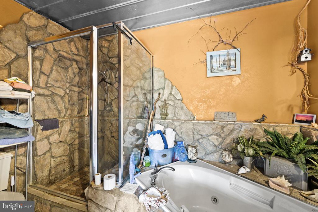 12501 W CATHARPIN RD, SPOTSYLVANIA, Virginia 22551, 4 Bedrooms Bedrooms, ,3 BathroomsBathrooms,Residential,12501 W CATHARPIN RD,VASP2042524 MLS # VASP2042524