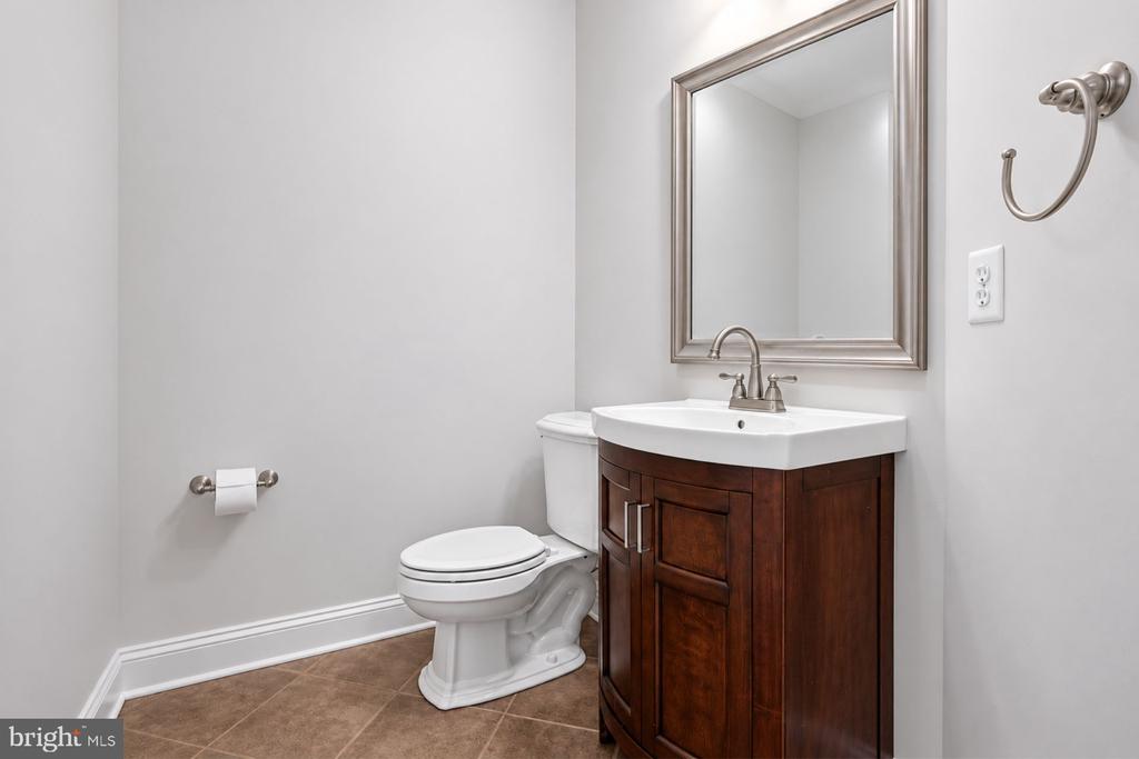 10216 LEES MILL RD, WARRENTON, Virginia 20186, 5 Bedrooms Bedrooms, ,4 BathroomsBathrooms,Residential,10216 LEES MILL RD,VAFQ2022000 MLS # VAFQ2022000