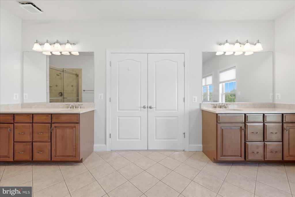 10216 LEES MILL RD, WARRENTON, Virginia 20186, 5 Bedrooms Bedrooms, ,4 BathroomsBathrooms,Residential,10216 LEES MILL RD,VAFQ2022000 MLS # VAFQ2022000