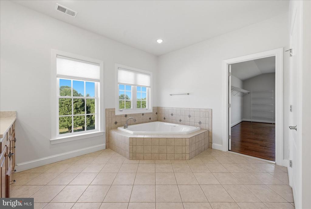 10216 LEES MILL RD, WARRENTON, Virginia 20186, 5 Bedrooms Bedrooms, ,4 BathroomsBathrooms,Residential,10216 LEES MILL RD,VAFQ2022000 MLS # VAFQ2022000