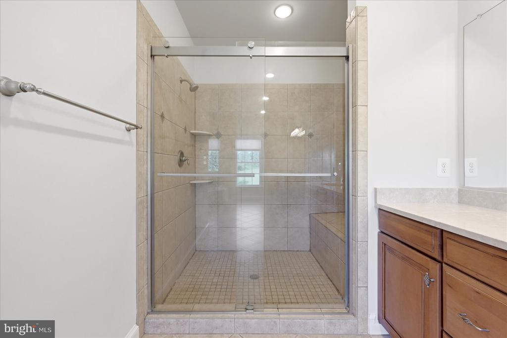 10216 LEES MILL RD, WARRENTON, Virginia 20186, 5 Bedrooms Bedrooms, ,4 BathroomsBathrooms,Residential,10216 LEES MILL RD,VAFQ2022000 MLS # VAFQ2022000