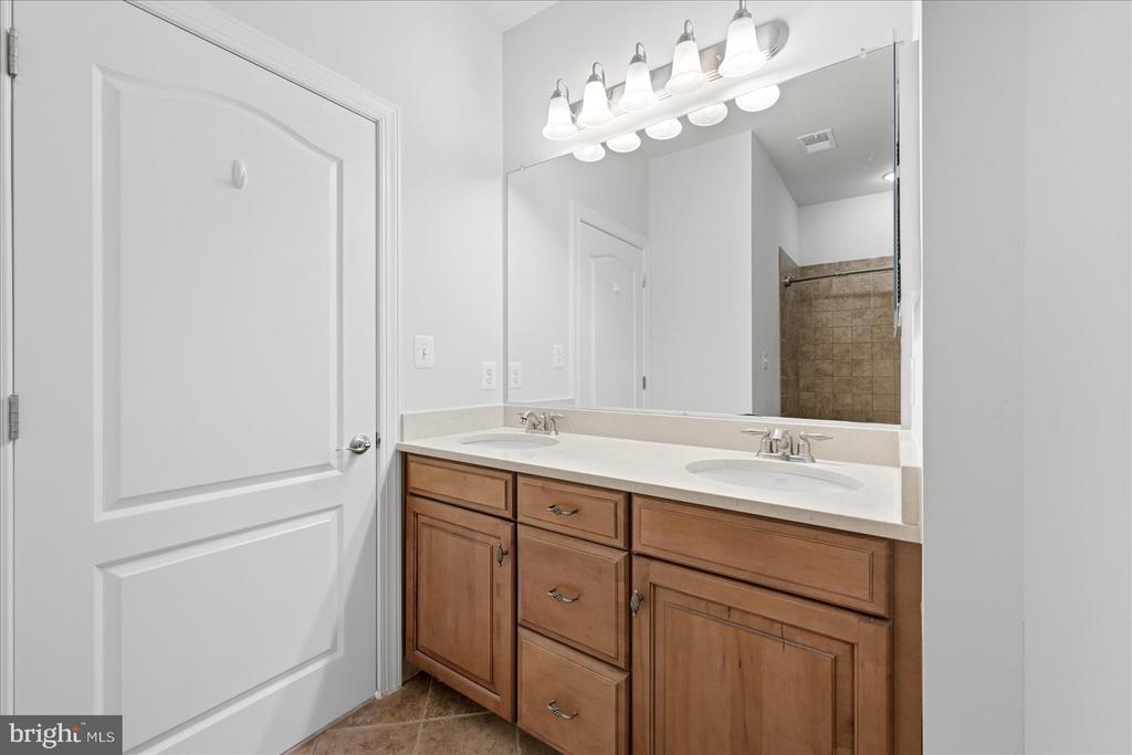 10216 LEES MILL RD, WARRENTON, Virginia 20186, 5 Bedrooms Bedrooms, ,4 BathroomsBathrooms,Residential,10216 LEES MILL RD,VAFQ2022000 MLS # VAFQ2022000