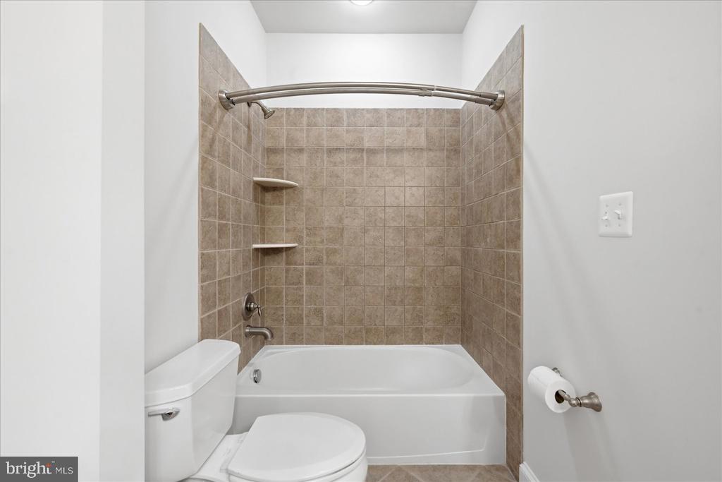 10216 LEES MILL RD, WARRENTON, Virginia 20186, 5 Bedrooms Bedrooms, ,4 BathroomsBathrooms,Residential,10216 LEES MILL RD,VAFQ2022000 MLS # VAFQ2022000