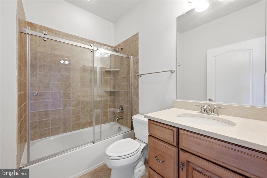 10216 LEES MILL RD, WARRENTON, Virginia 20186, 5 Bedrooms Bedrooms, ,4 BathroomsBathrooms,Residential,10216 LEES MILL RD,VAFQ2022000 MLS # VAFQ2022000