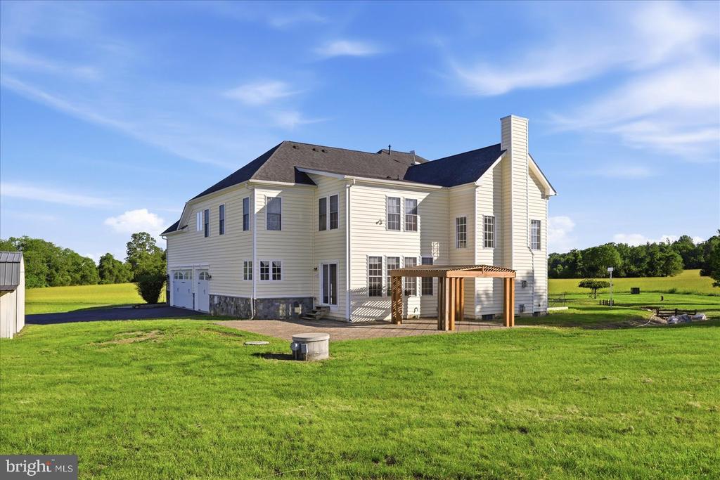 10216 LEES MILL RD, WARRENTON, Virginia 20186, 5 Bedrooms Bedrooms, ,4 BathroomsBathrooms,Residential,10216 LEES MILL RD,VAFQ2022000 MLS # VAFQ2022000