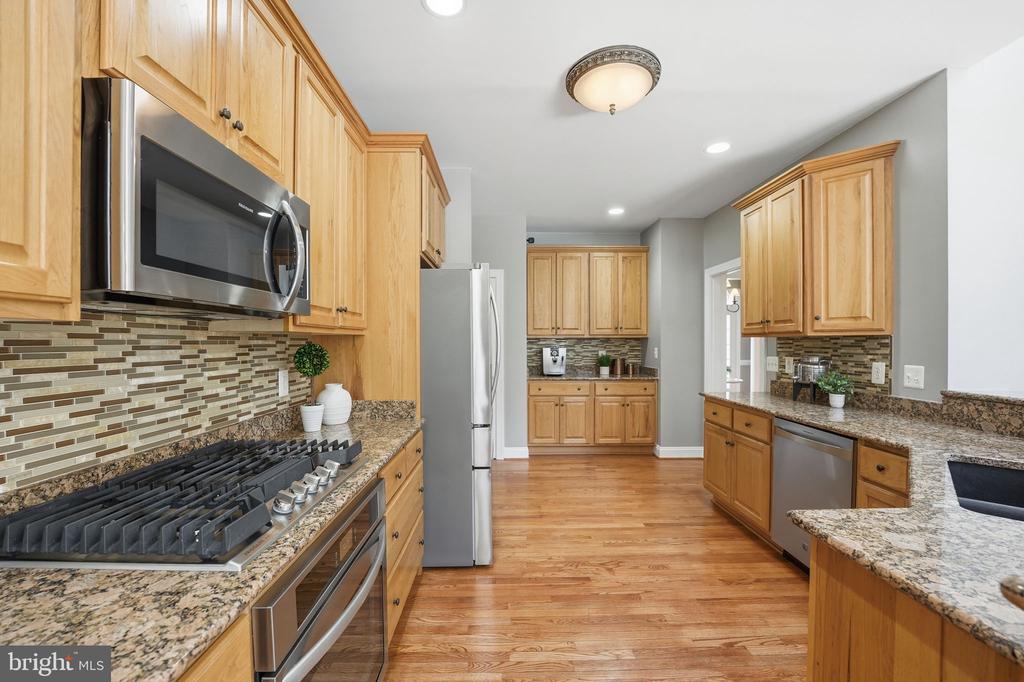10702 CEDAR CREEK DR, SPOTSYLVANIA, Virginia 22551, 5 Bedrooms Bedrooms, ,5 BathroomsBathrooms,Residential,10702 CEDAR CREEK DR,VASP2042554 MLS # VASP2042554