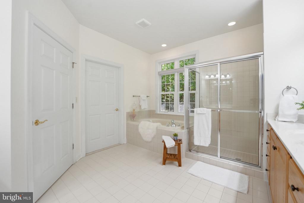10702 CEDAR CREEK DR, SPOTSYLVANIA, Virginia 22551, 5 Bedrooms Bedrooms, ,5 BathroomsBathrooms,Residential,10702 CEDAR CREEK DR,VASP2042554 MLS # VASP2042554