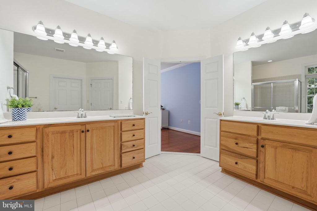 10702 CEDAR CREEK DR, SPOTSYLVANIA, Virginia 22551, 5 Bedrooms Bedrooms, ,5 BathroomsBathrooms,Residential,10702 CEDAR CREEK DR,VASP2042554 MLS # VASP2042554