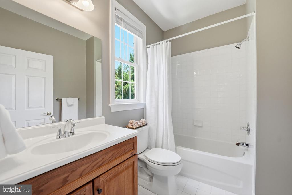 10702 CEDAR CREEK DR, SPOTSYLVANIA, Virginia 22551, 5 Bedrooms Bedrooms, ,5 BathroomsBathrooms,Residential,10702 CEDAR CREEK DR,VASP2042554 MLS # VASP2042554