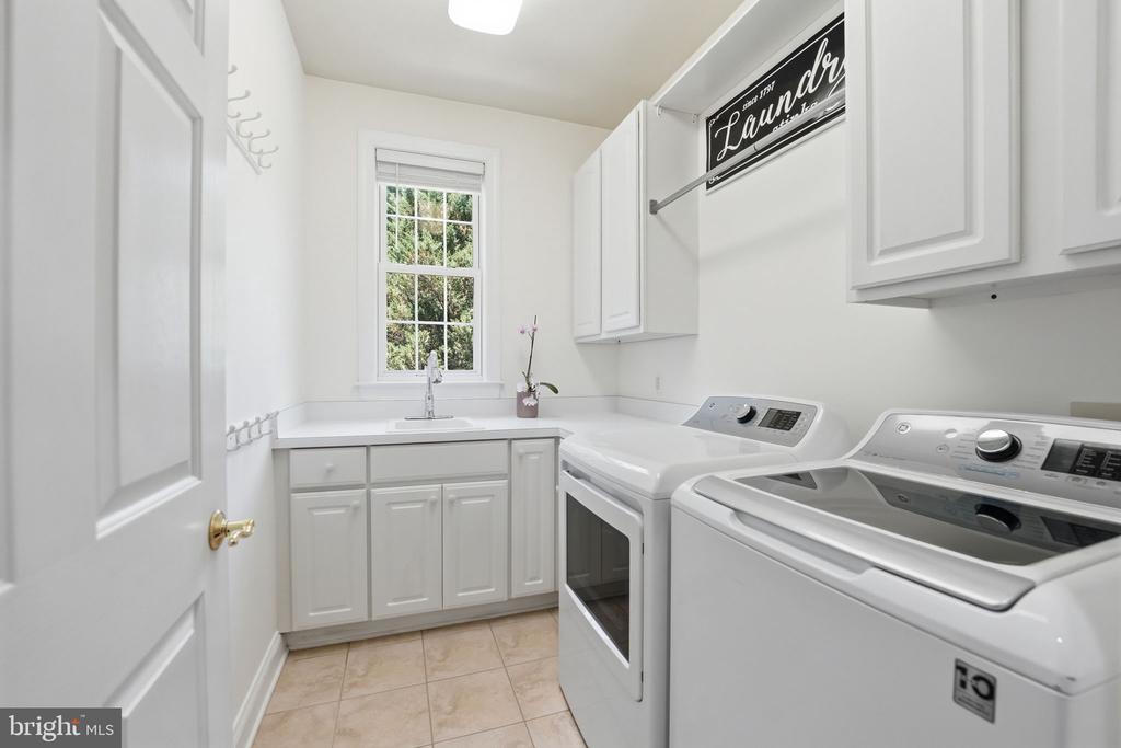 10702 CEDAR CREEK DR, SPOTSYLVANIA, Virginia 22551, 5 Bedrooms Bedrooms, ,5 BathroomsBathrooms,Residential,10702 CEDAR CREEK DR,VASP2042554 MLS # VASP2042554