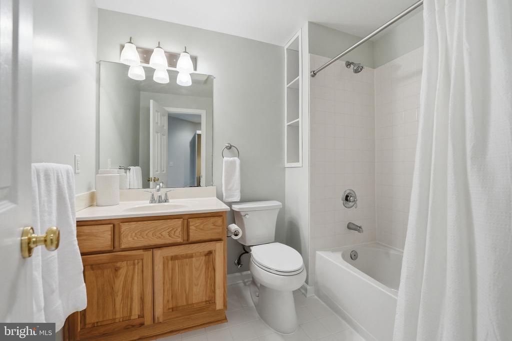 10702 CEDAR CREEK DR, SPOTSYLVANIA, Virginia 22551, 5 Bedrooms Bedrooms, ,5 BathroomsBathrooms,Residential,10702 CEDAR CREEK DR,VASP2042554 MLS # VASP2042554