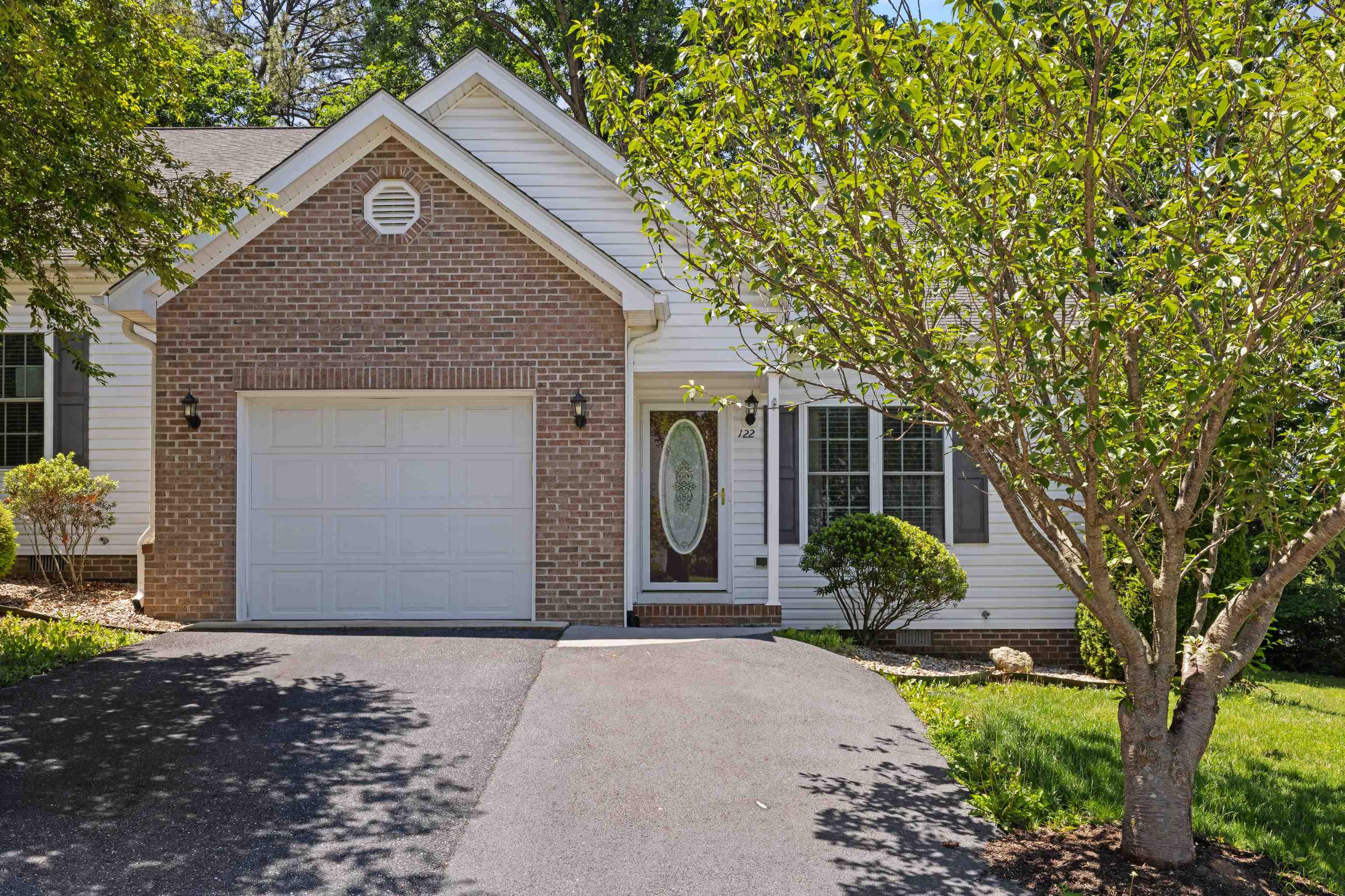 122 COLLINSWOOD DR, STAUNTON, Virginia 24401, 3 Bedrooms Bedrooms, ,2 BathroomsBathrooms,Residential,122 COLLINSWOOD DR,677949 MLS # 677949
