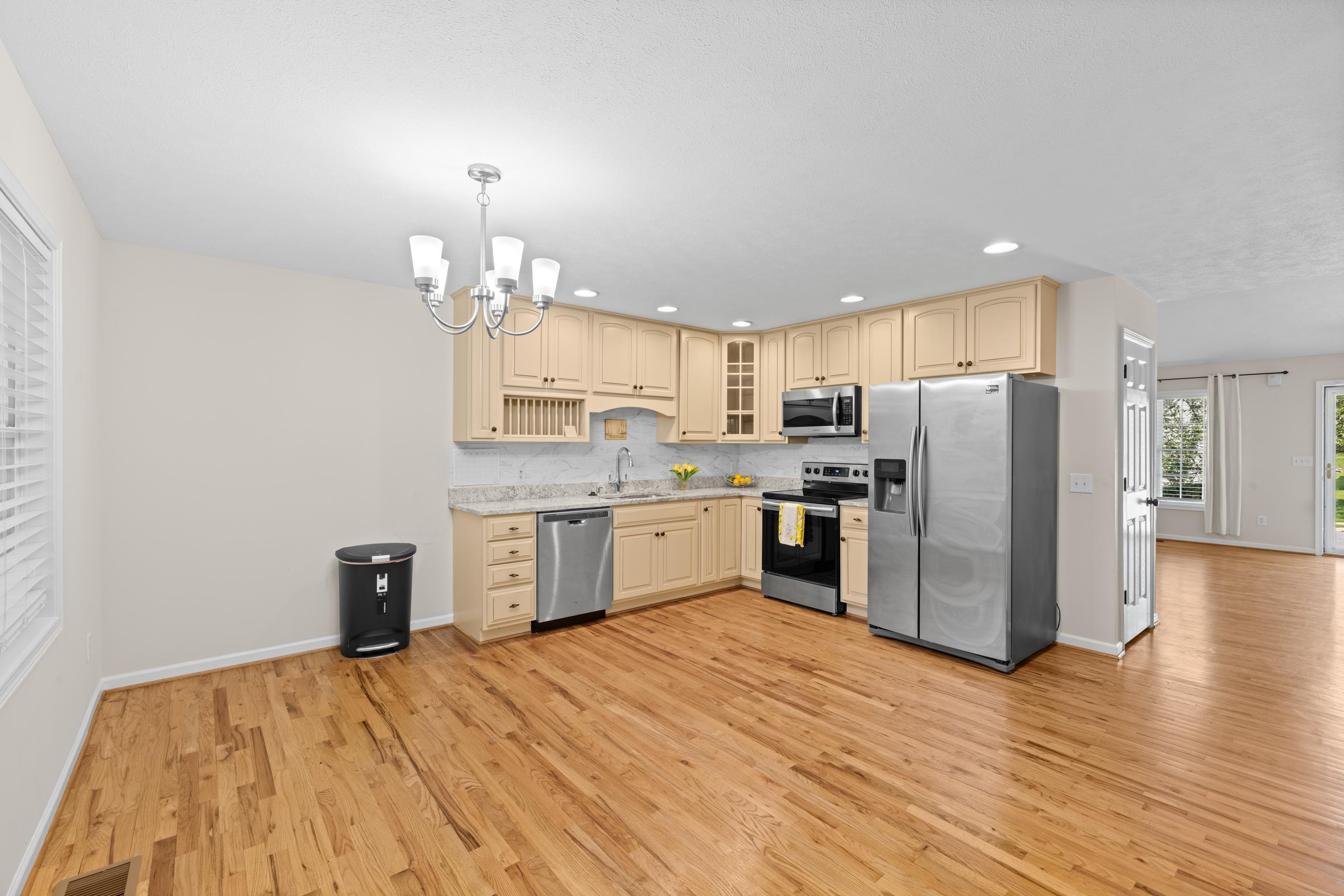 122 COLLINSWOOD DR, STAUNTON, Virginia 24401, 3 Bedrooms Bedrooms, ,2 BathroomsBathrooms,Residential,122 COLLINSWOOD DR,677949 MLS # 677949