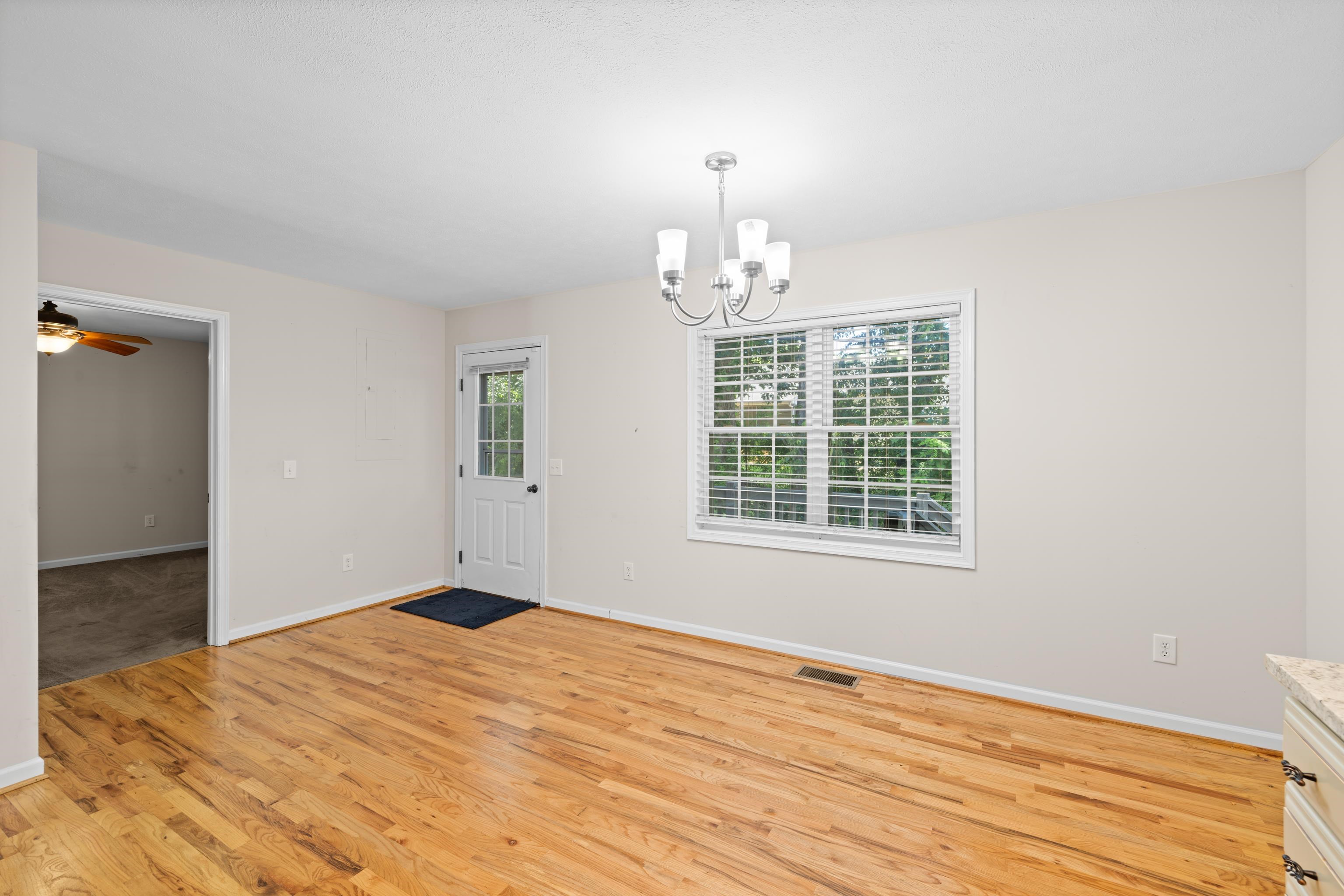 122 COLLINSWOOD DR, STAUNTON, Virginia 24401, 3 Bedrooms Bedrooms, ,2 BathroomsBathrooms,Residential,122 COLLINSWOOD DR,677949 MLS # 677949