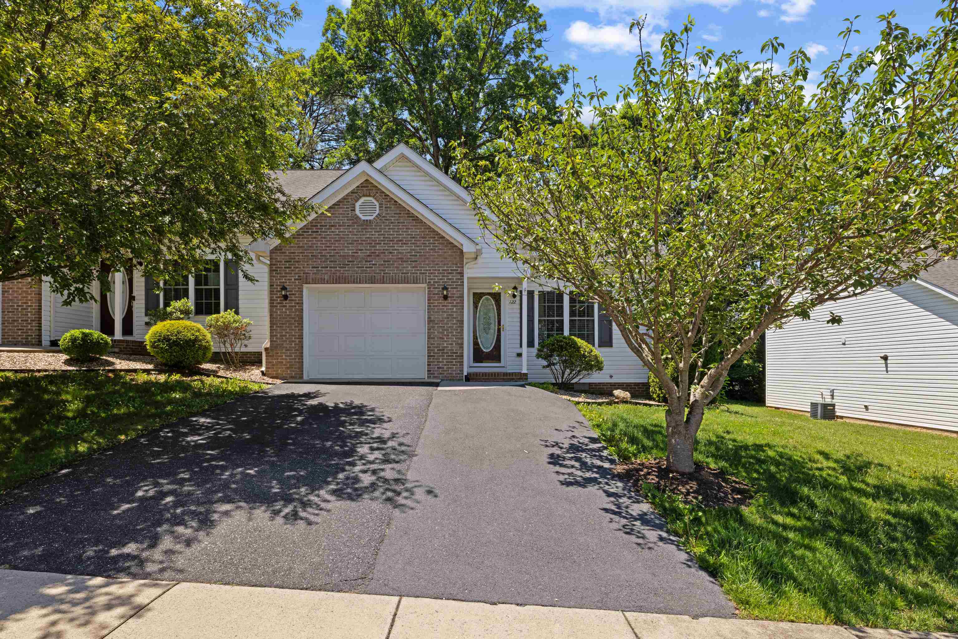 122 COLLINSWOOD DR, STAUNTON, Virginia 24401, 3 Bedrooms Bedrooms, ,2 BathroomsBathrooms,Residential,122 COLLINSWOOD DR,677949 MLS # 677949