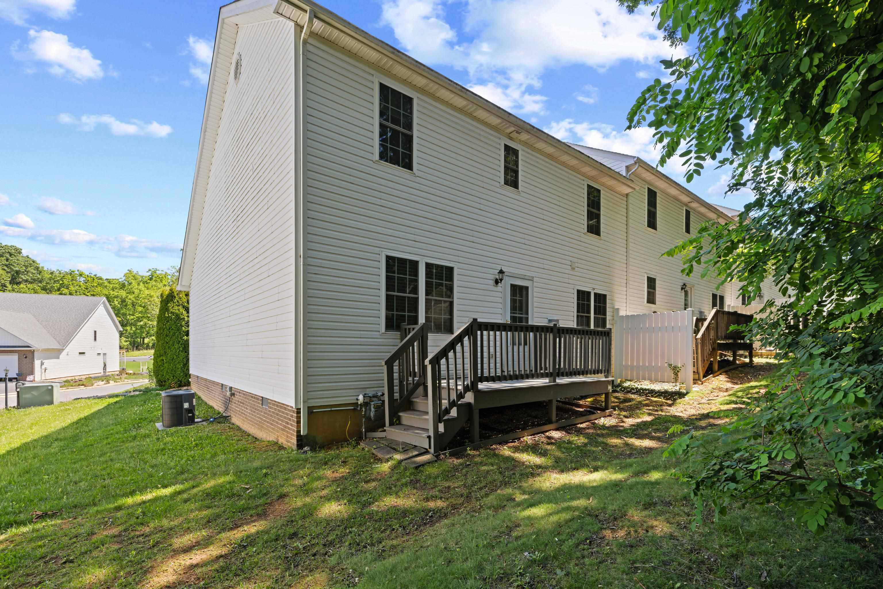 122 COLLINSWOOD DR, STAUNTON, Virginia 24401, 3 Bedrooms Bedrooms, ,2 BathroomsBathrooms,Residential,122 COLLINSWOOD DR,677949 MLS # 677949