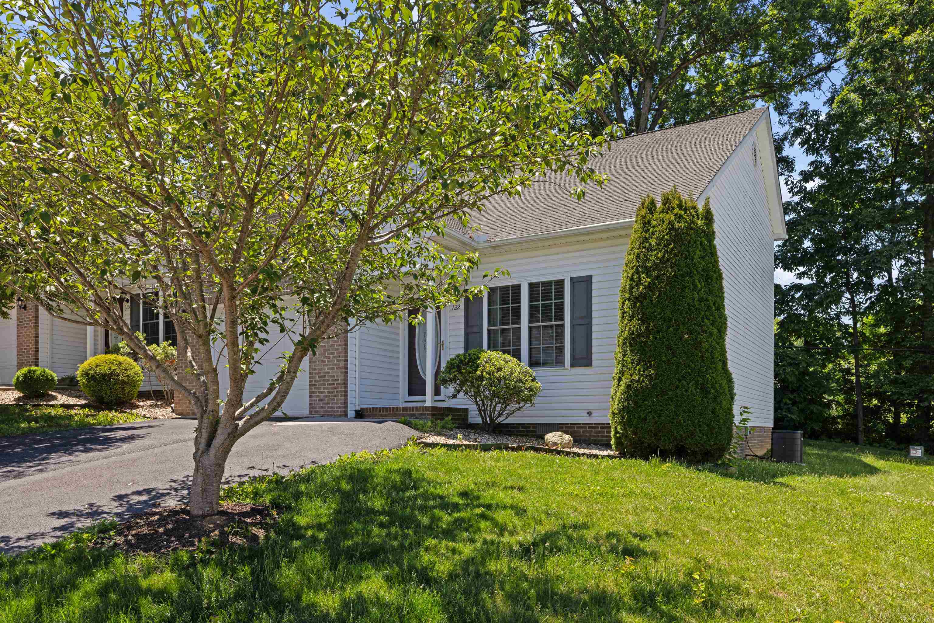 122 COLLINSWOOD DR, STAUNTON, Virginia 24401, 3 Bedrooms Bedrooms, ,2 BathroomsBathrooms,Residential,122 COLLINSWOOD DR,677949 MLS # 677949