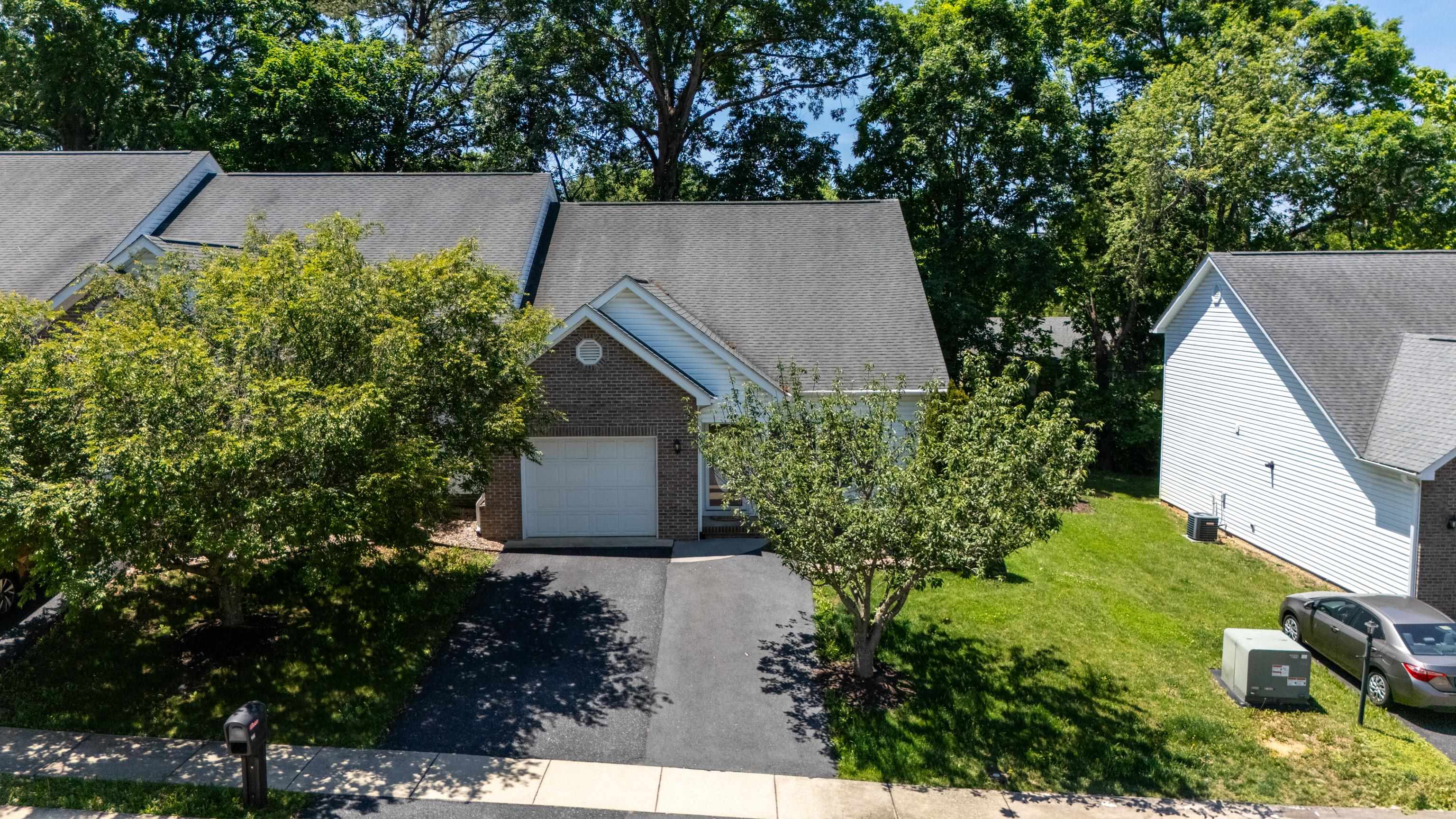 122 COLLINSWOOD DR, STAUNTON, Virginia 24401, 3 Bedrooms Bedrooms, ,2 BathroomsBathrooms,Residential,122 COLLINSWOOD DR,677949 MLS # 677949