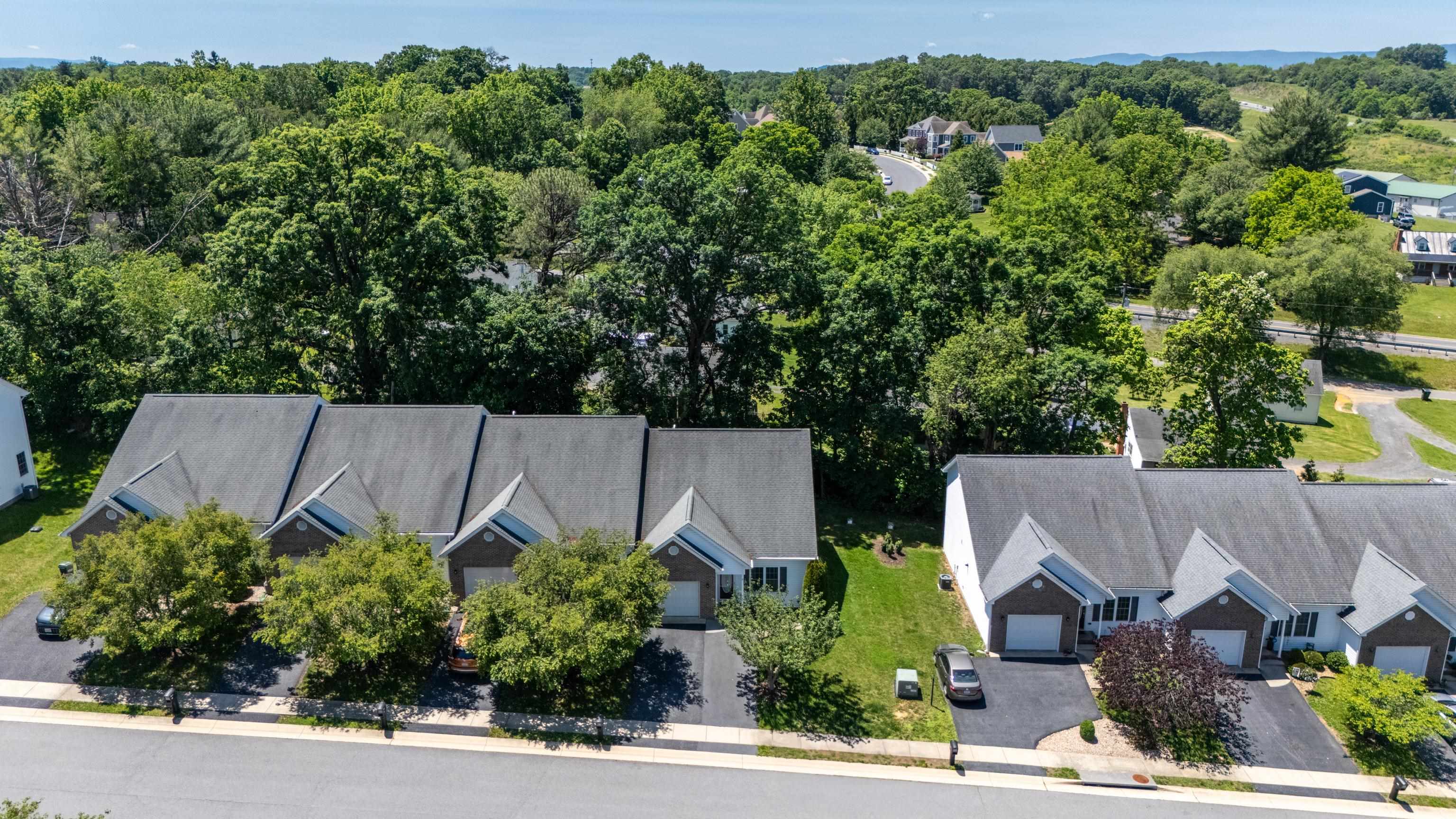 122 COLLINSWOOD DR, STAUNTON, Virginia 24401, 3 Bedrooms Bedrooms, ,2 BathroomsBathrooms,Residential,122 COLLINSWOOD DR,677949 MLS # 677949