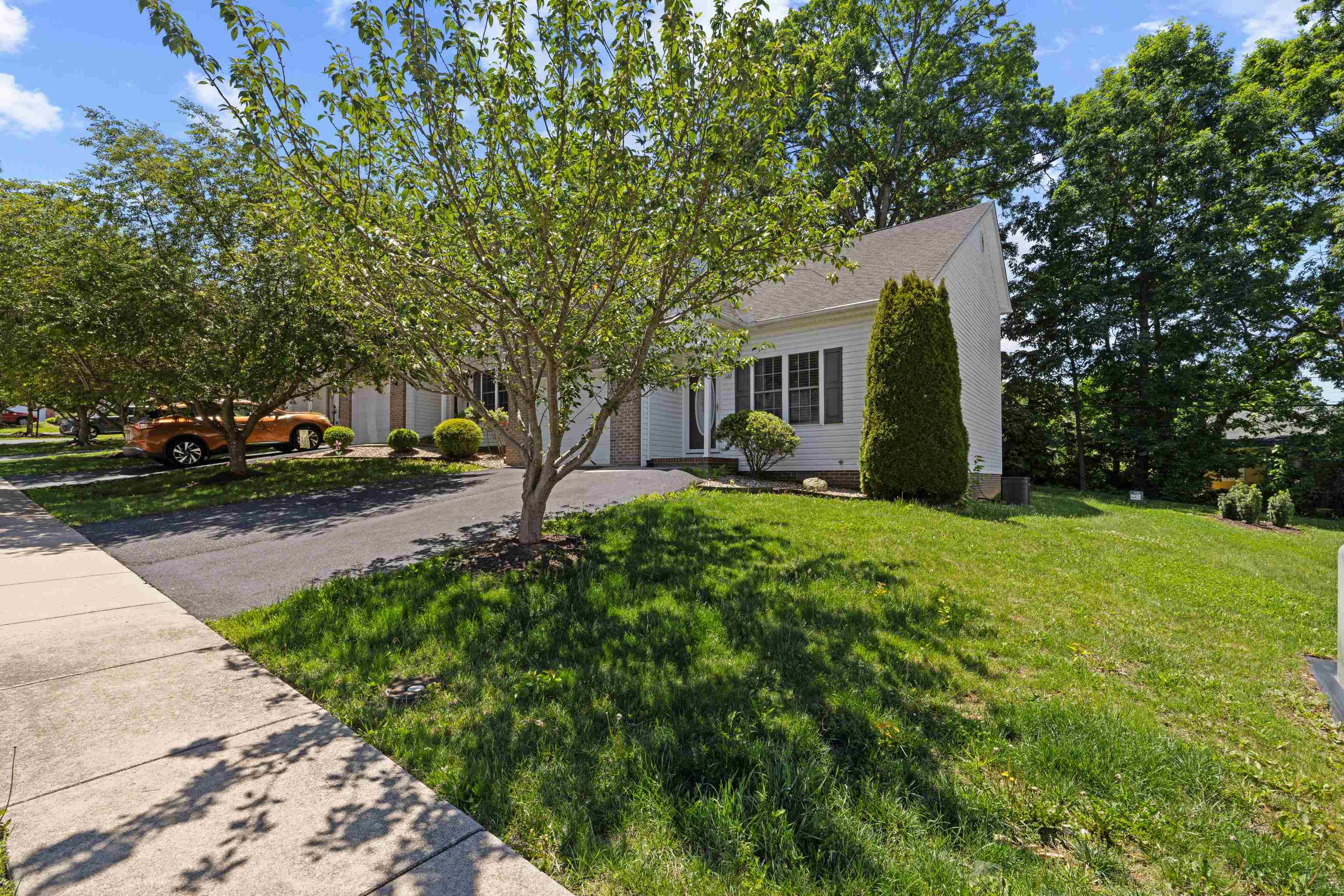 122 COLLINSWOOD DR, STAUNTON, Virginia 24401, 3 Bedrooms Bedrooms, ,2 BathroomsBathrooms,Residential,122 COLLINSWOOD DR,677949 MLS # 677949