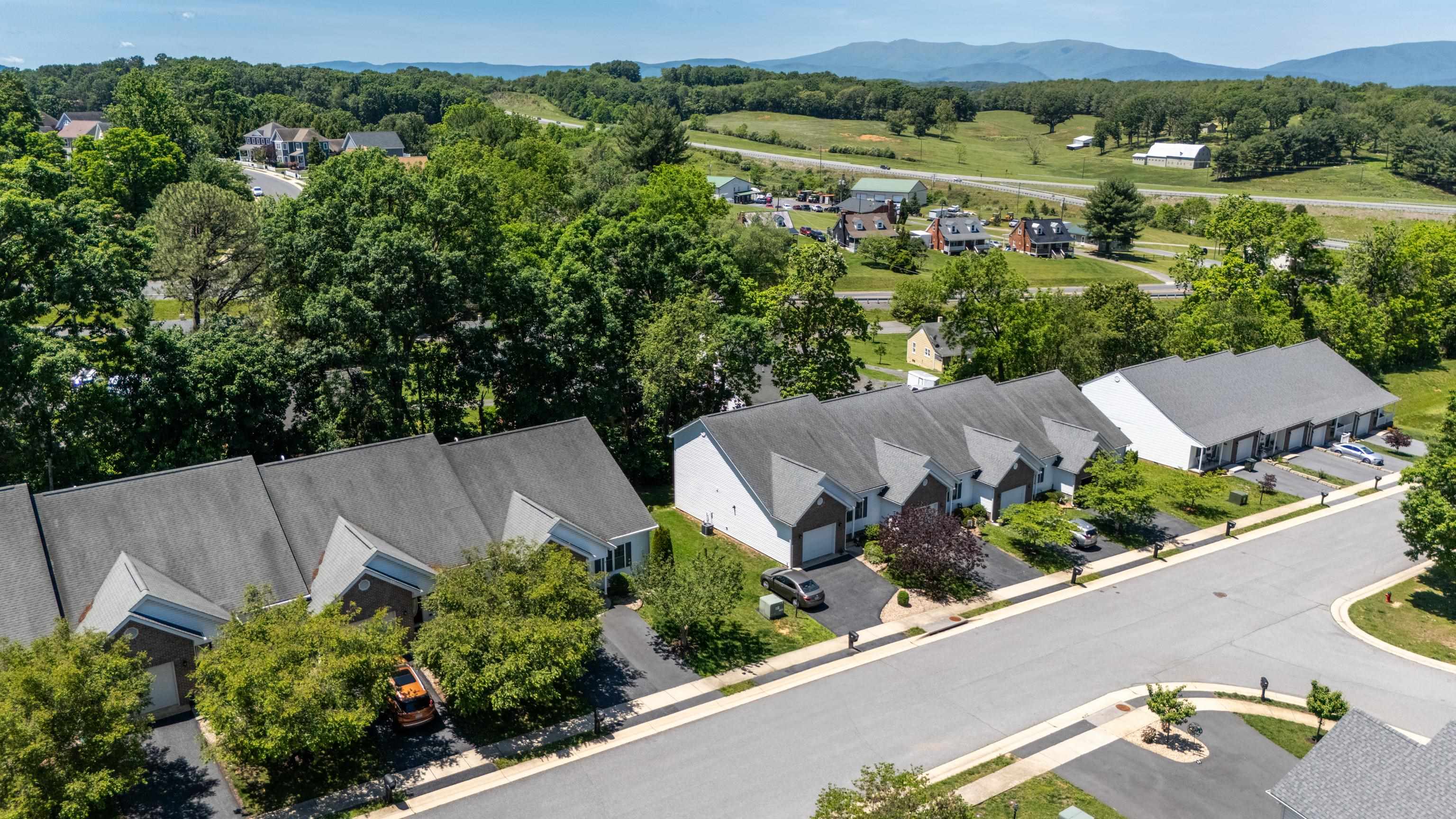 122 COLLINSWOOD DR, STAUNTON, Virginia 24401, 3 Bedrooms Bedrooms, ,2 BathroomsBathrooms,Residential,122 COLLINSWOOD DR,677949 MLS # 677949
