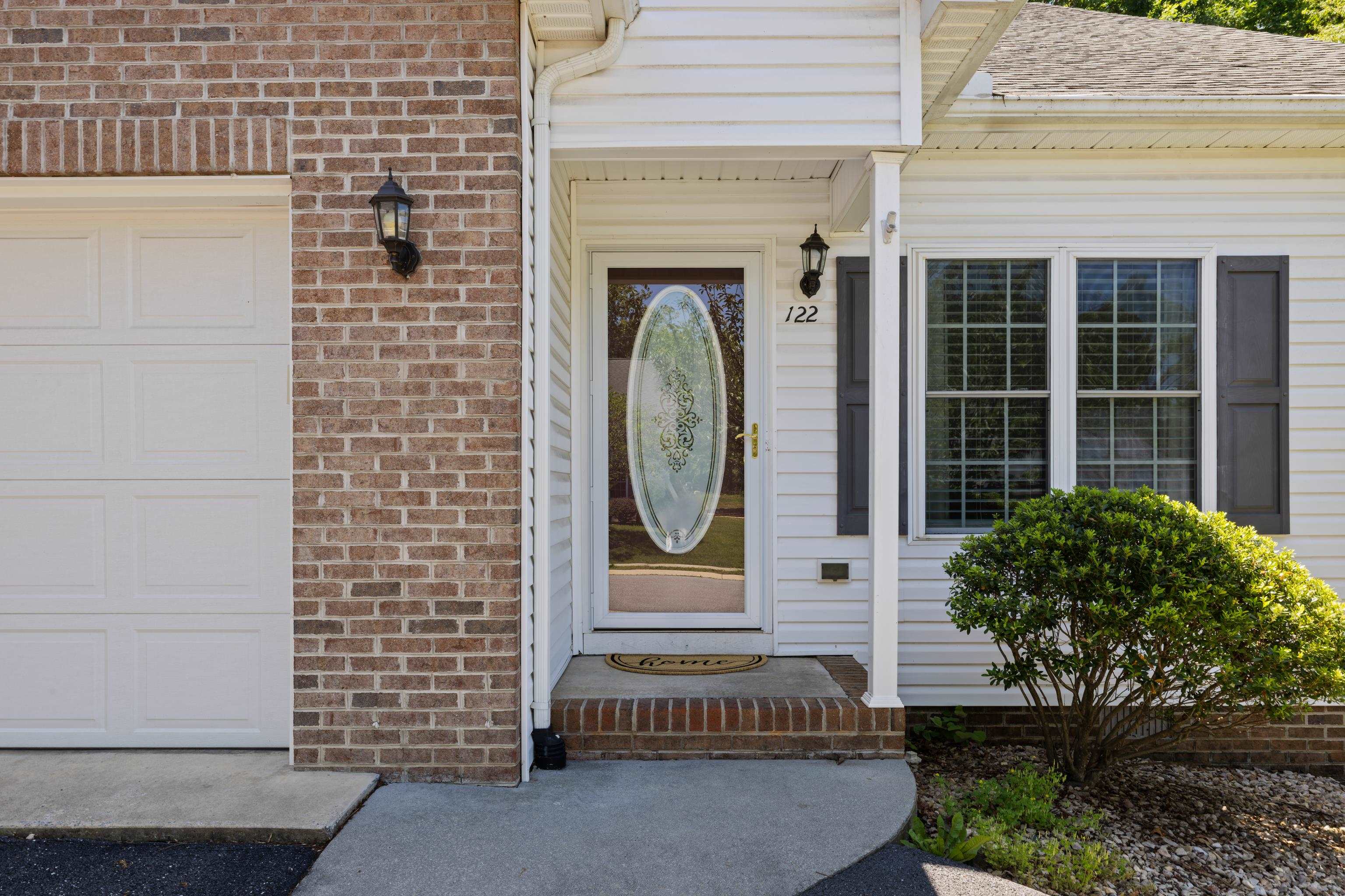 122 COLLINSWOOD DR, STAUNTON, Virginia 24401, 3 Bedrooms Bedrooms, ,2 BathroomsBathrooms,Residential,122 COLLINSWOOD DR,677949 MLS # 677949