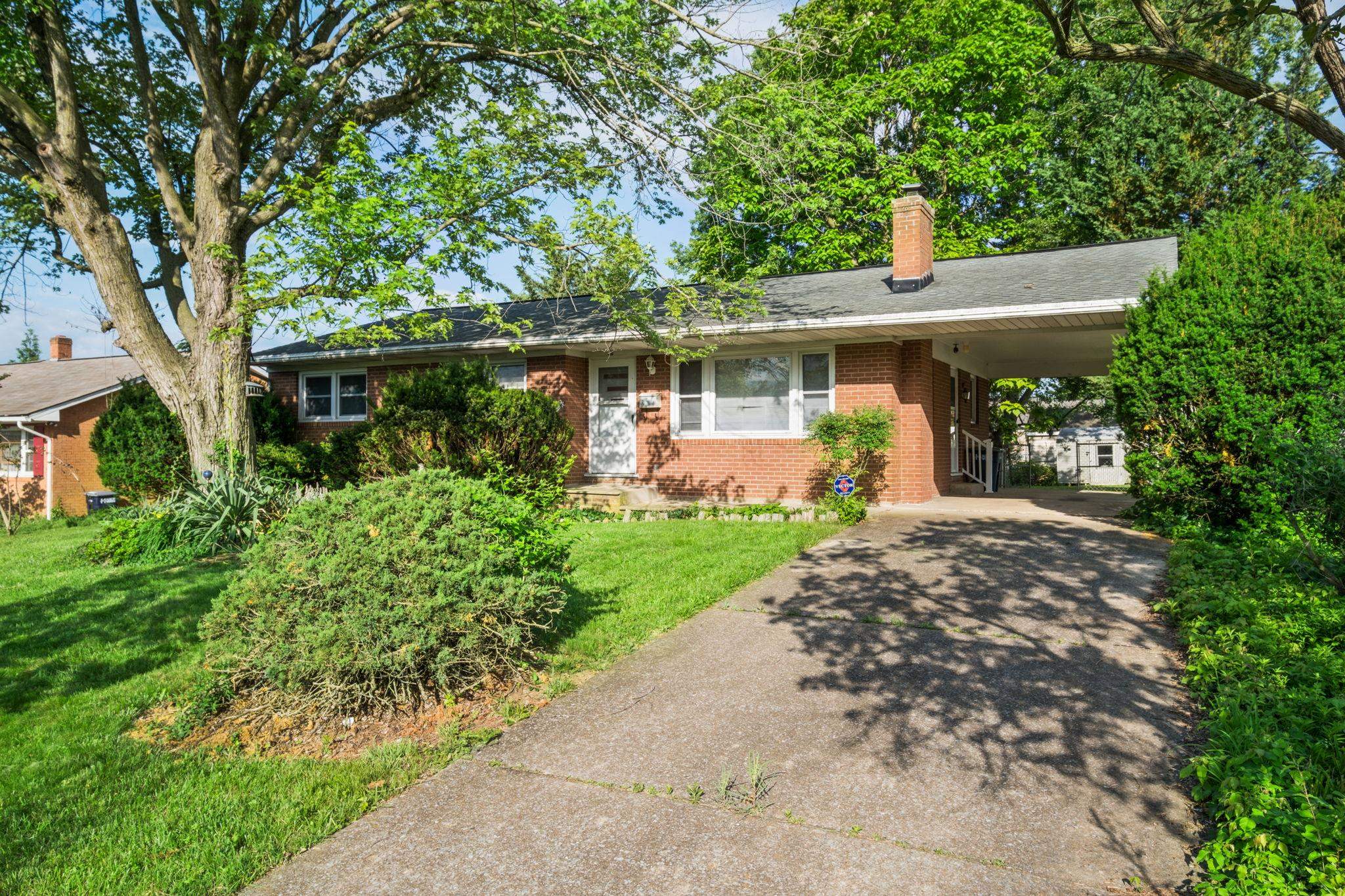 219 N DOGWOOD DR, HARRISONBURG, Virginia 22802, 3 Bedrooms Bedrooms, ,1 BathroomBathrooms,Residential,219 N DOGWOOD DR,677955 MLS # 677955