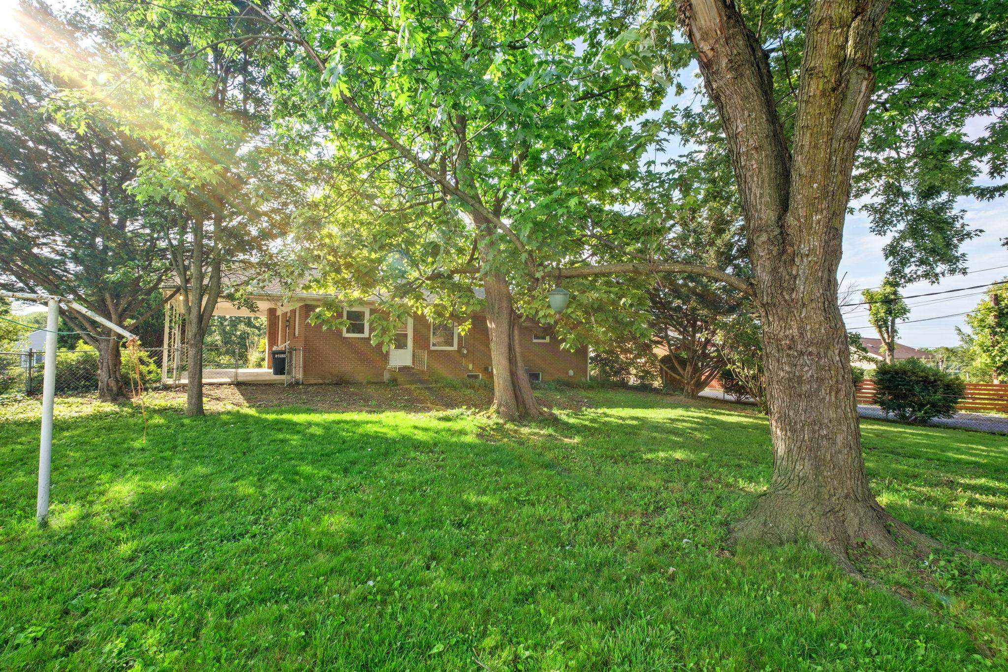 219 N DOGWOOD DR, HARRISONBURG, Virginia 22802, 3 Bedrooms Bedrooms, ,1 BathroomBathrooms,Residential,219 N DOGWOOD DR,677955 MLS # 677955