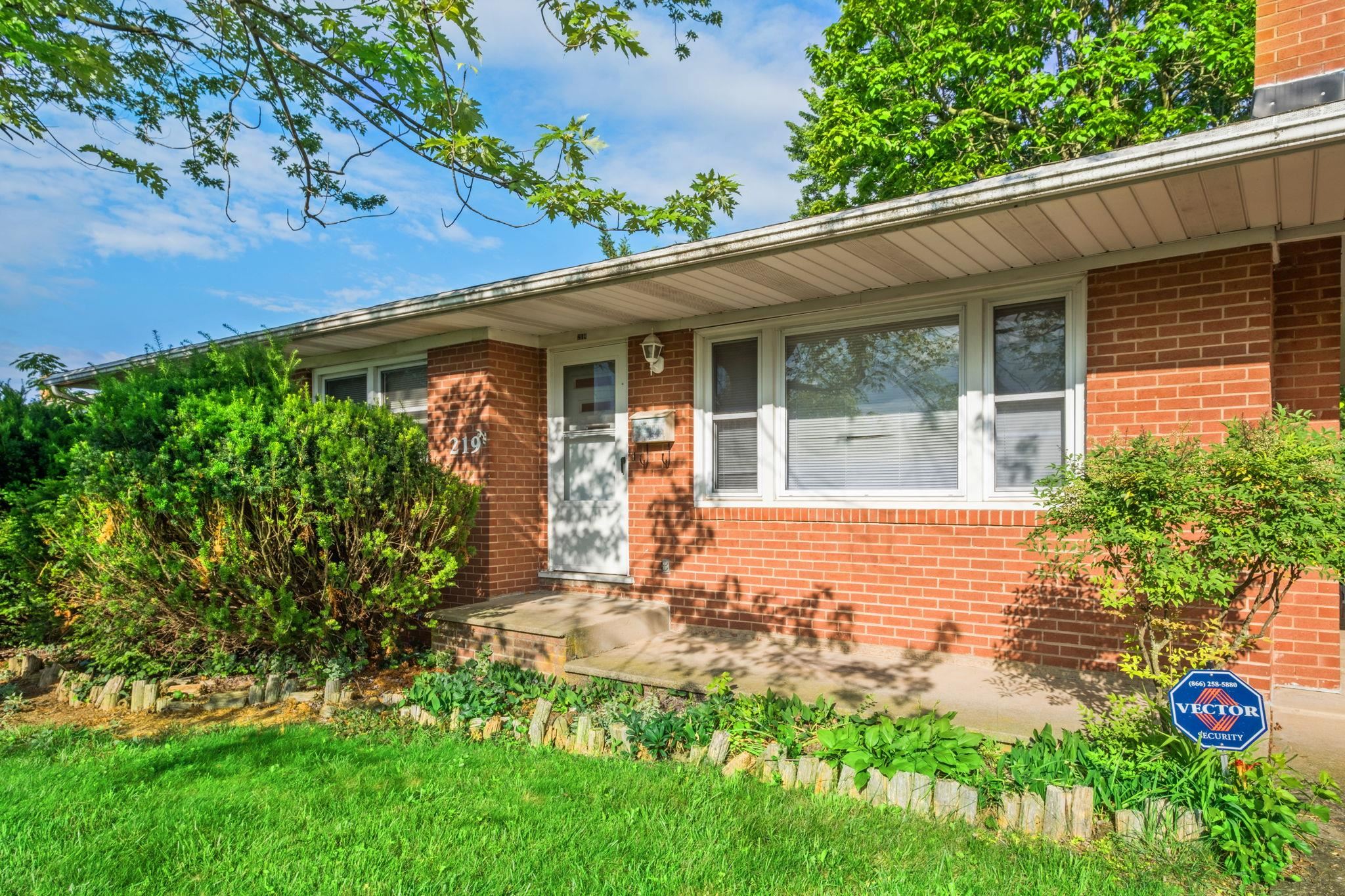 219 N DOGWOOD DR, HARRISONBURG, Virginia 22802, 3 Bedrooms Bedrooms, ,1 BathroomBathrooms,Residential,219 N DOGWOOD DR,677955 MLS # 677955