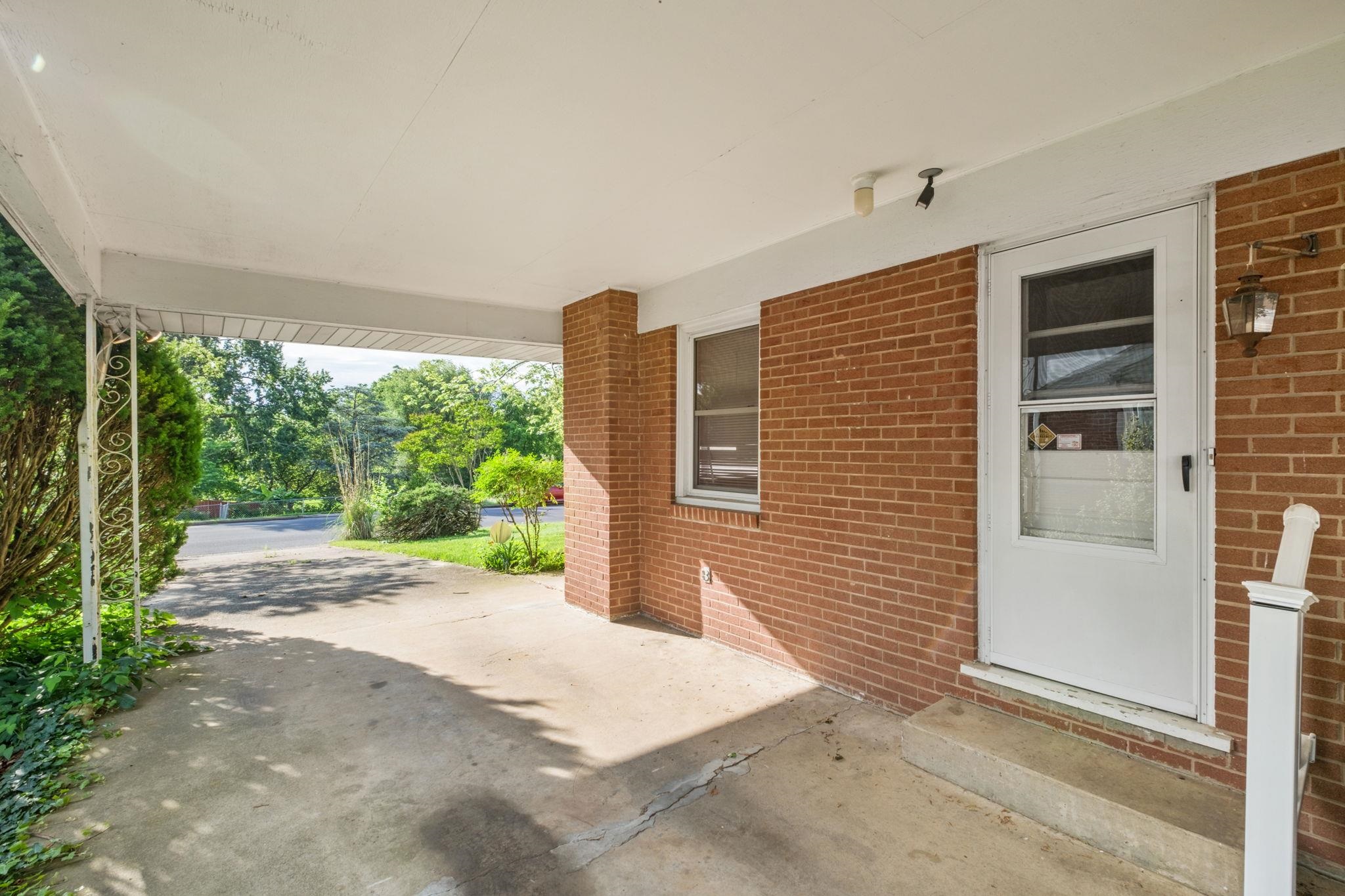 219 N DOGWOOD DR, HARRISONBURG, Virginia 22802, 3 Bedrooms Bedrooms, ,1 BathroomBathrooms,Residential,219 N DOGWOOD DR,677955 MLS # 677955
