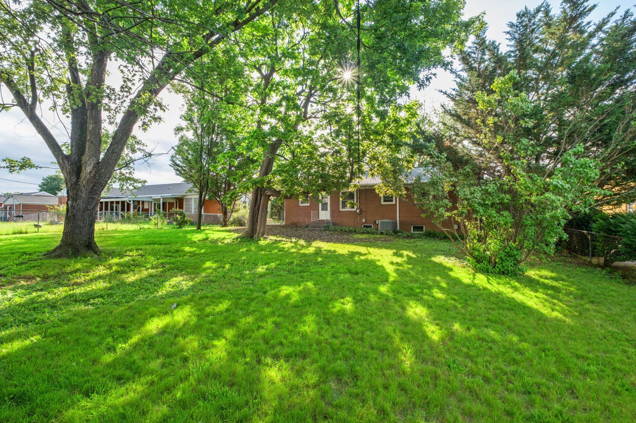 219 N DOGWOOD DR, HARRISONBURG, Virginia 22802, 3 Bedrooms Bedrooms, ,1 BathroomBathrooms,Residential,219 N DOGWOOD DR,677955 MLS # 677955