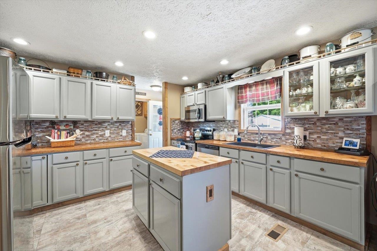 925 MT TORREY RD, LYNDHURST, Virginia 22952, 3 Bedrooms Bedrooms, ,2 BathroomsBathrooms,Residential,925 MT TORREY RD,677958 MLS # 677958