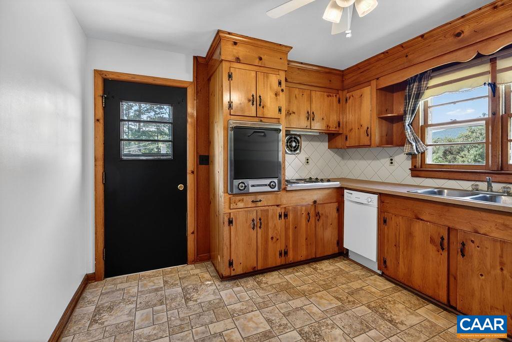 1877 AFTON MOUNTAIN RD, AFTON, Virginia 22920, 3 Bedrooms Bedrooms, ,1 BathroomBathrooms,Residential,1877 AFTON MOUNTAIN RD,677969 MLS # 677969
