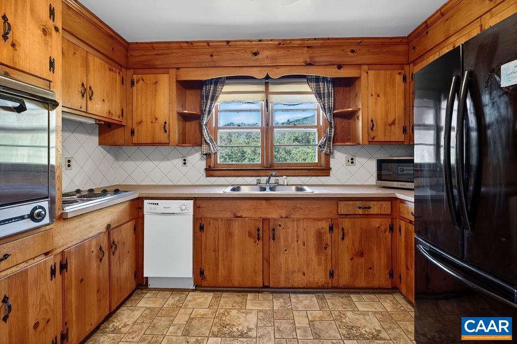 1877 AFTON MOUNTAIN RD, AFTON, Virginia 22920, 3 Bedrooms Bedrooms, ,1 BathroomBathrooms,Residential,1877 AFTON MOUNTAIN RD,677969 MLS # 677969