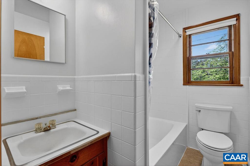 1877 AFTON MOUNTAIN RD, AFTON, Virginia 22920, 3 Bedrooms Bedrooms, ,1 BathroomBathrooms,Residential,1877 AFTON MOUNTAIN RD,677969 MLS # 677969