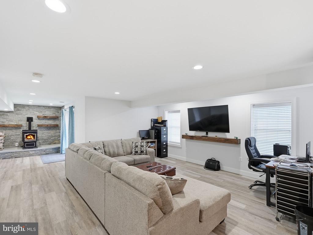12140 BRENT TOWN RD, MIDLAND, Virginia 22728, 4 Bedrooms Bedrooms, ,4 BathroomsBathrooms,Residential,12140 BRENT TOWN RD,VAFQ2022388 MLS # VAFQ2022388