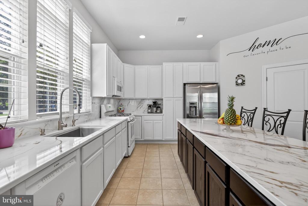 7153 COMRIE CT, WARRENTON, Virginia 20187, 5 Bedrooms Bedrooms, ,4 BathroomsBathrooms,Residential,7153 COMRIE CT,VAFQ2022390 MLS # VAFQ2022390