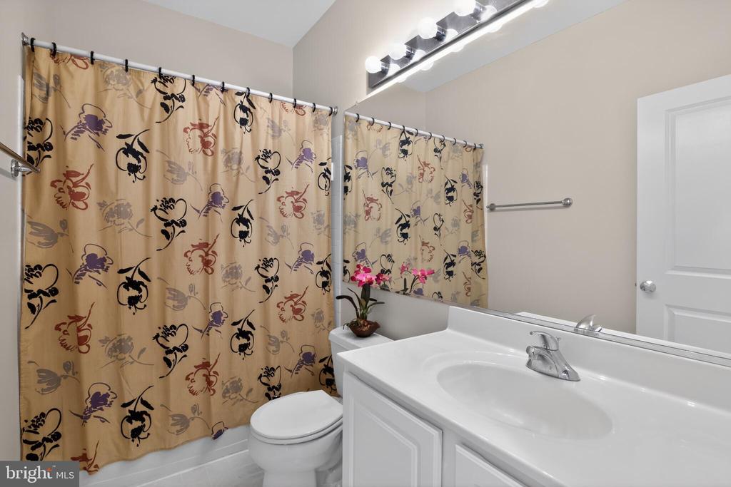7153 COMRIE CT, WARRENTON, Virginia 20187, 5 Bedrooms Bedrooms, ,4 BathroomsBathrooms,Residential,7153 COMRIE CT,VAFQ2022390 MLS # VAFQ2022390
