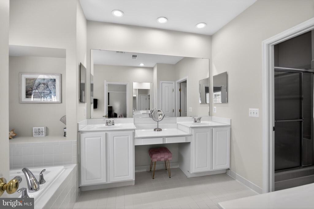 7153 COMRIE CT, WARRENTON, Virginia 20187, 5 Bedrooms Bedrooms, ,4 BathroomsBathrooms,Residential,7153 COMRIE CT,VAFQ2022390 MLS # VAFQ2022390