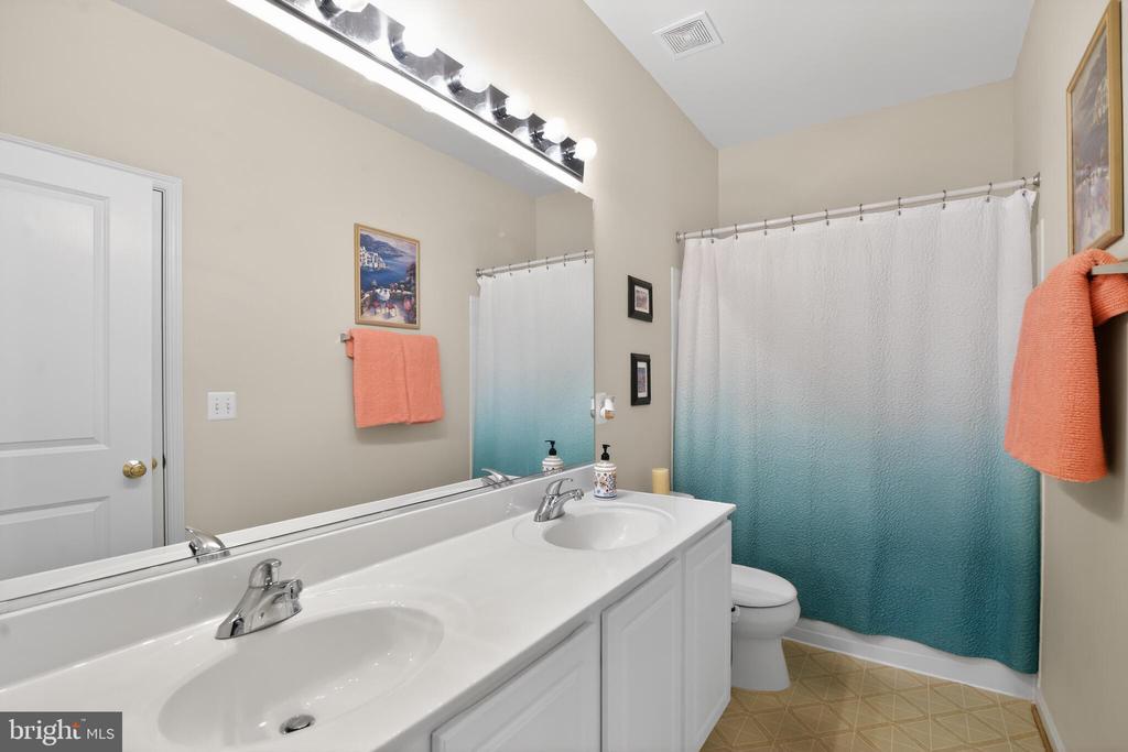 7153 COMRIE CT, WARRENTON, Virginia 20187, 5 Bedrooms Bedrooms, ,4 BathroomsBathrooms,Residential,7153 COMRIE CT,VAFQ2022390 MLS # VAFQ2022390