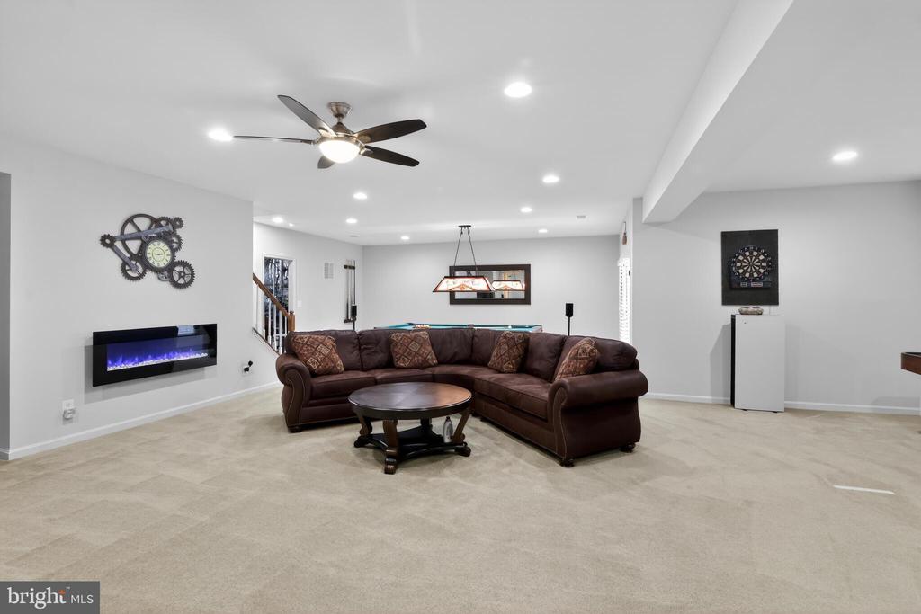 7153 COMRIE CT, WARRENTON, Virginia 20187, 5 Bedrooms Bedrooms, ,4 BathroomsBathrooms,Residential,7153 COMRIE CT,VAFQ2022390 MLS # VAFQ2022390