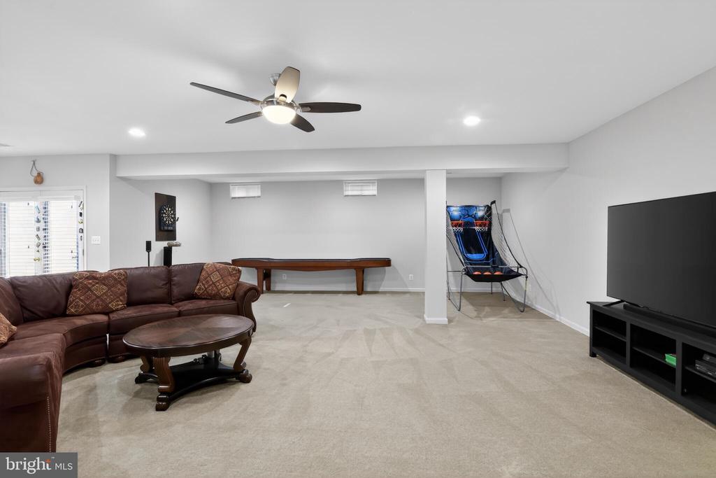 7153 COMRIE CT, WARRENTON, Virginia 20187, 5 Bedrooms Bedrooms, ,4 BathroomsBathrooms,Residential,7153 COMRIE CT,VAFQ2022390 MLS # VAFQ2022390