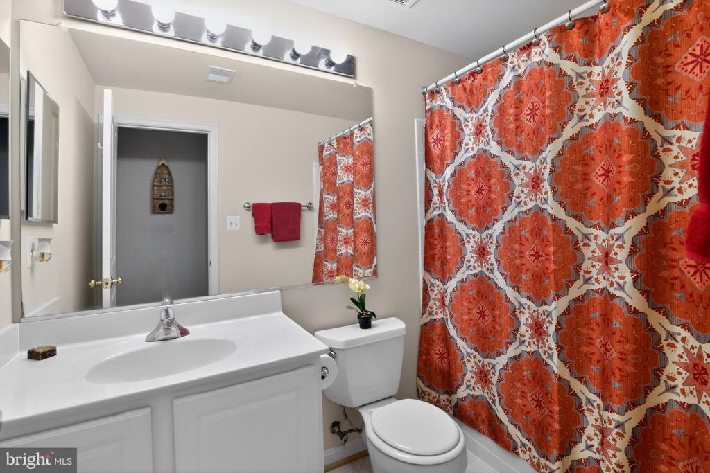 7153 COMRIE CT, WARRENTON, Virginia 20187, 5 Bedrooms Bedrooms, ,4 BathroomsBathrooms,Residential,7153 COMRIE CT,VAFQ2022390 MLS # VAFQ2022390