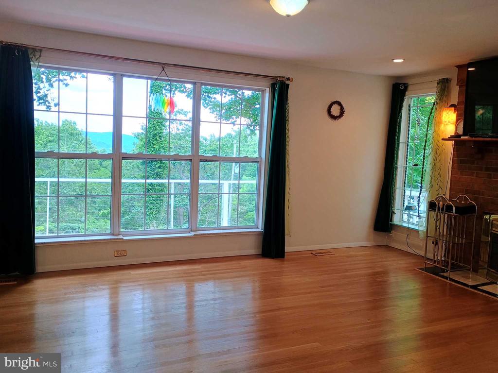 147 BLUE RIDGE AVE, CHESTER GAP, Virginia 22623, 4 Bedrooms Bedrooms, ,3 BathroomsBathrooms,Residential,147 BLUE RIDGE AVE,VARP2002674 MLS # VARP2002674