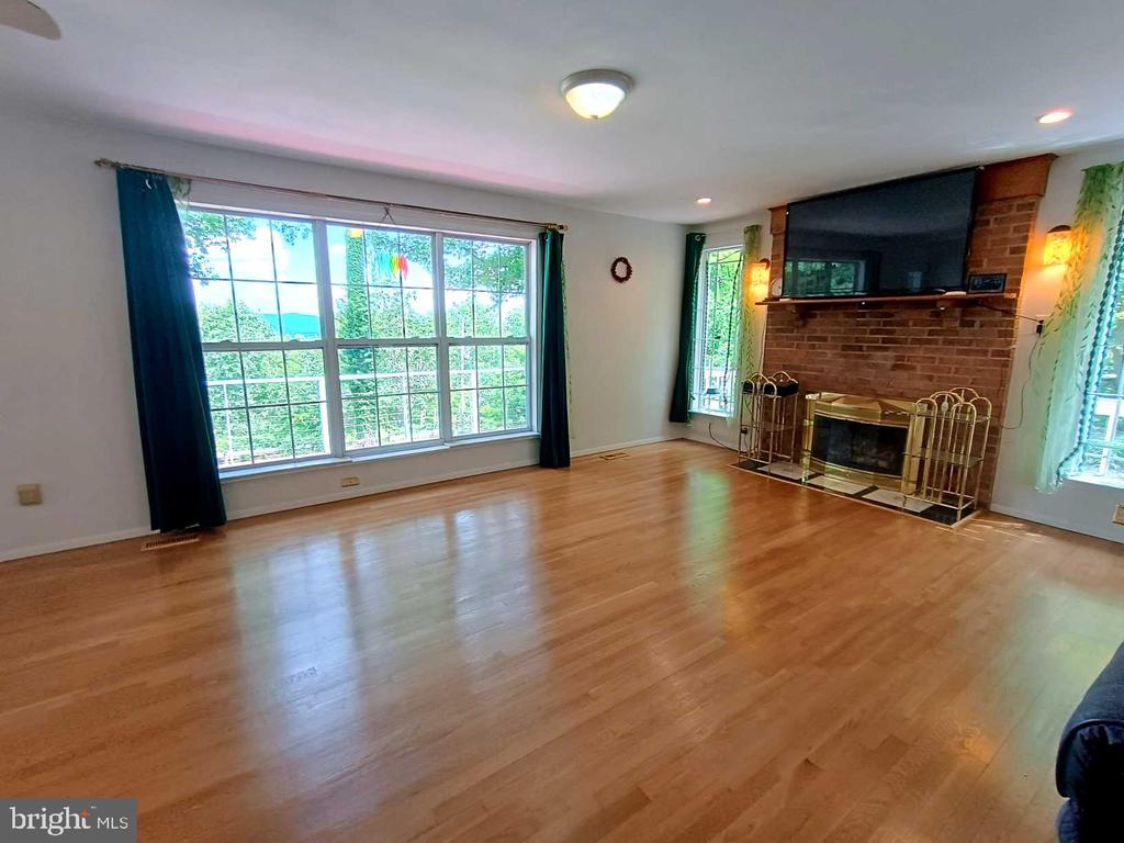 147 BLUE RIDGE AVE, CHESTER GAP, Virginia 22623, 4 Bedrooms Bedrooms, ,3 BathroomsBathrooms,Residential,147 BLUE RIDGE AVE,VARP2002674 MLS # VARP2002674