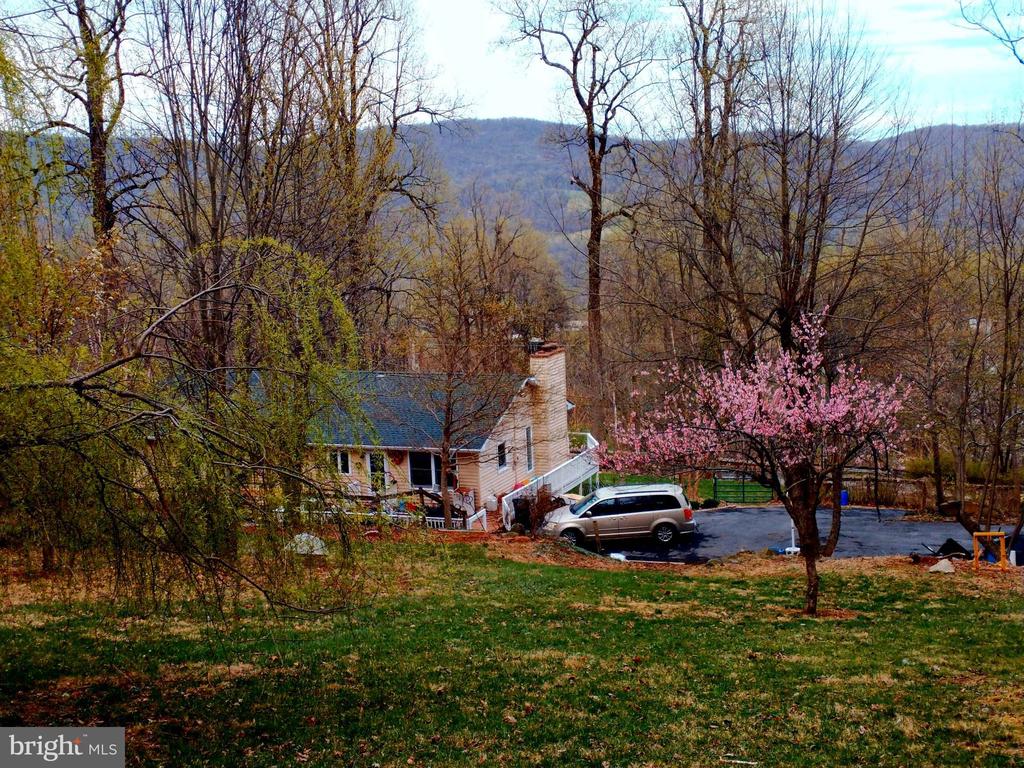 147 BLUE RIDGE AVE, CHESTER GAP, Virginia 22623, 4 Bedrooms Bedrooms, ,3 BathroomsBathrooms,Residential,147 BLUE RIDGE AVE,VARP2002674 MLS # VARP2002674