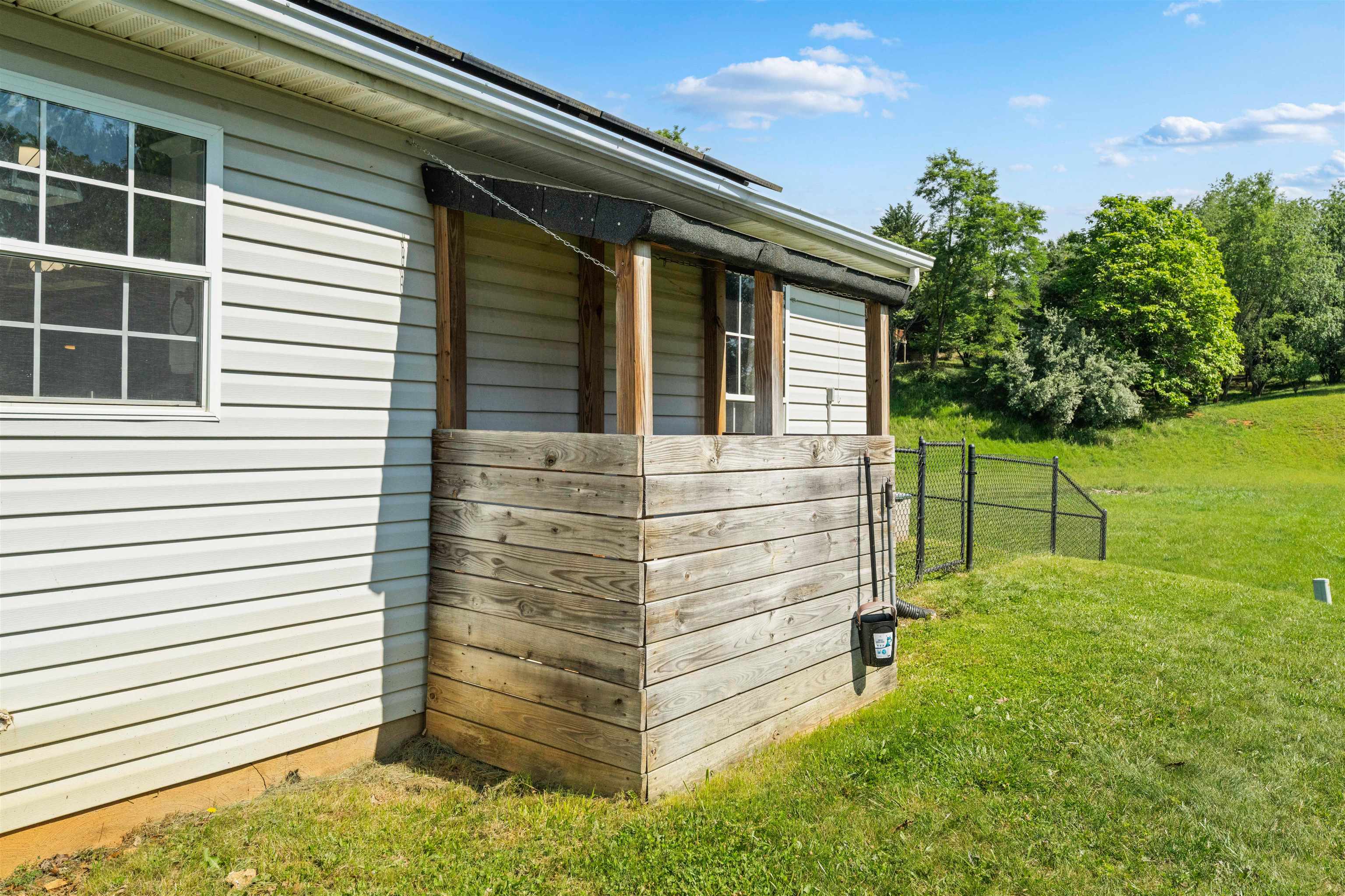405 GREENWOOD RD, STAUNTON, Virginia 24401, 3 Bedrooms Bedrooms, ,2 BathroomsBathrooms,Residential,405 GREENWOOD RD,677911 MLS # 677911
