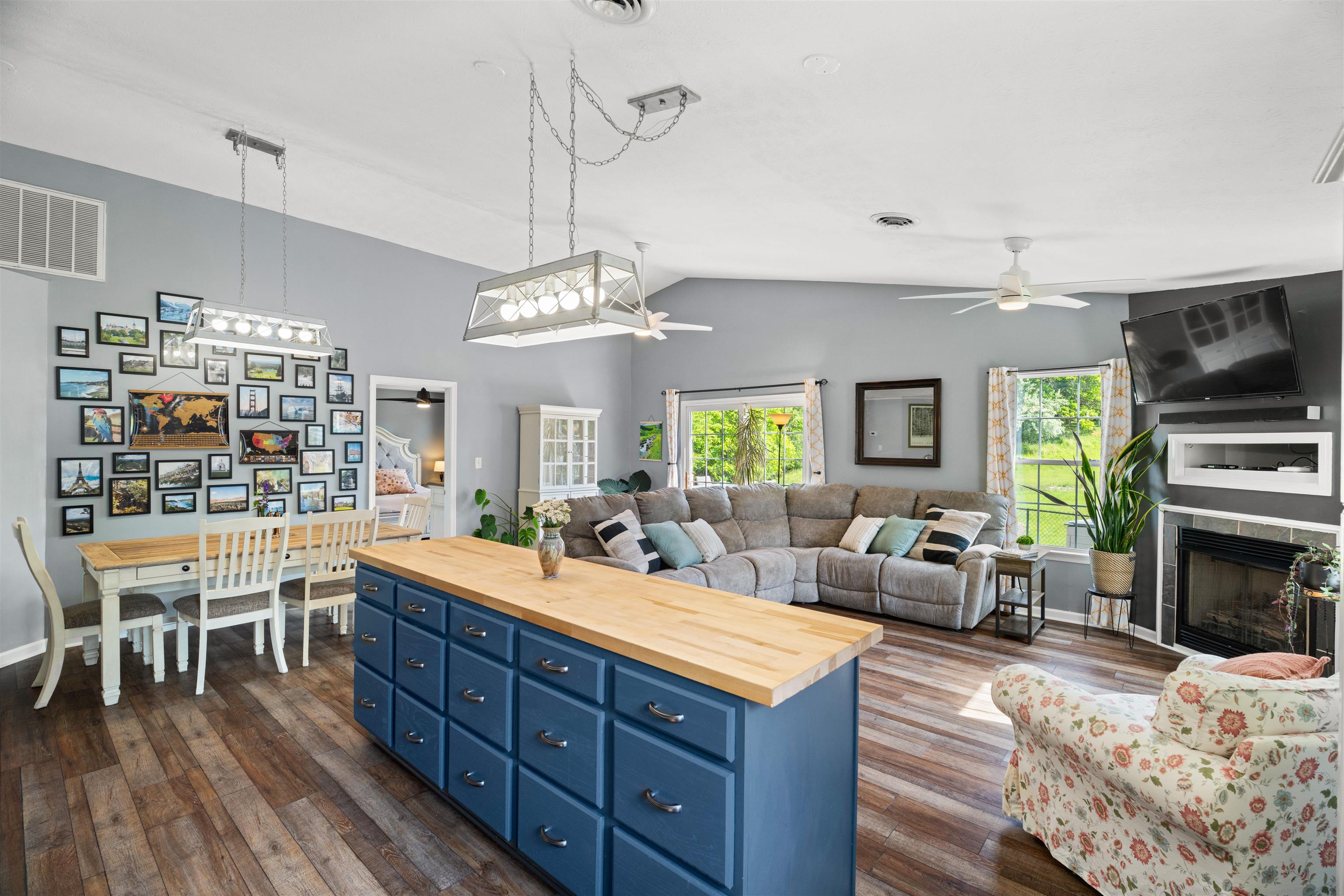 405 GREENWOOD RD, STAUNTON, Virginia 24401, 3 Bedrooms Bedrooms, ,2 BathroomsBathrooms,Residential,405 GREENWOOD RD,677911 MLS # 677911